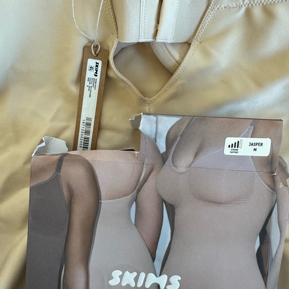 SKIMS Other - NEW SKIMS Neutral Tone Bodysuit Medium NW secret lives of Mormon wives